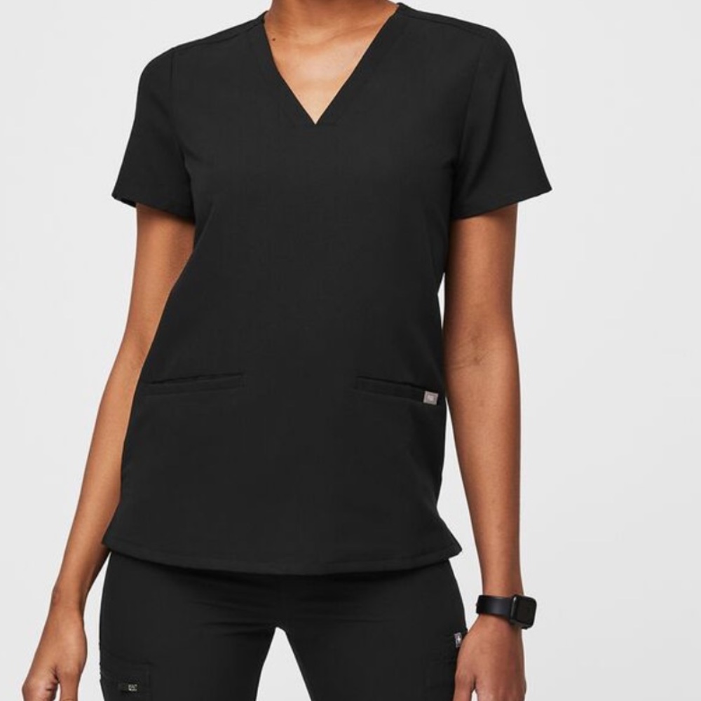 FIGS CASMA 3 POCKET SCRUB TOP BLACK